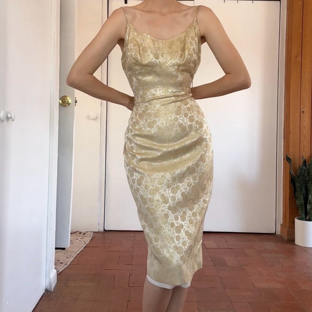 American Vintage Marilyn Monroe Style Pinup 1950 Gold Brocade Wiggle Dress VLV